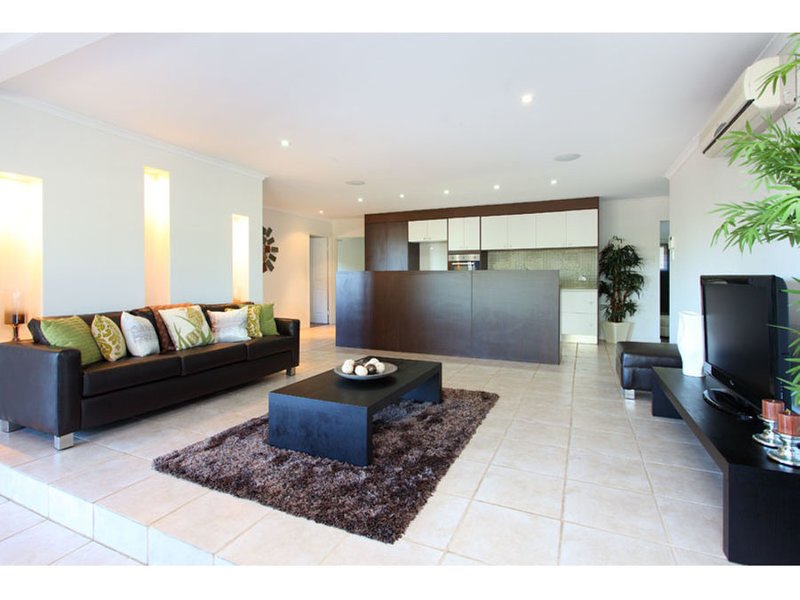 Photo - 63 Wilclarke Street, Upper Mount Gravatt QLD 4122 - Image 2