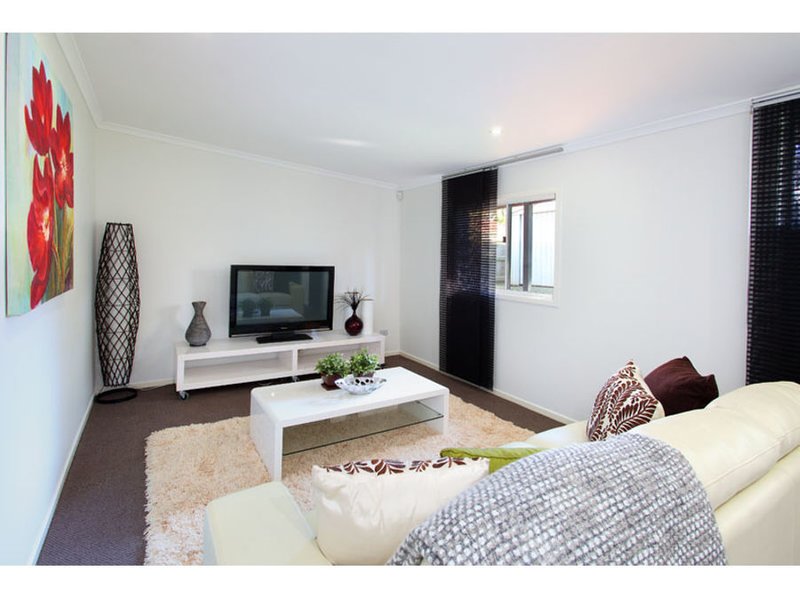 Photo - 63 Wilclarke Street, Upper Mount Gravatt QLD 4122 - Image 4