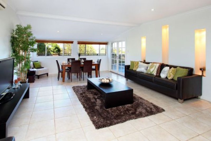 Photo - 63 Wilclarke Street, Upper Mount Gravatt QLD 4122 - Image 2