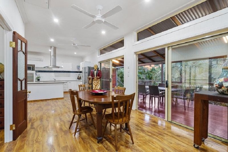 Photo - 63 Wilde Street, Wynnum QLD 4178 - Image 3