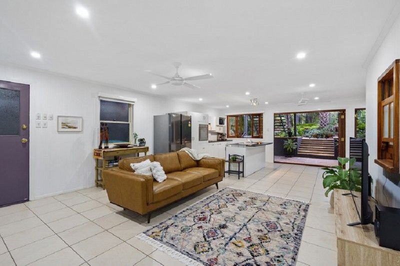 Photo - 63 Wilde Street, Wynnum QLD 4178 - Image 4