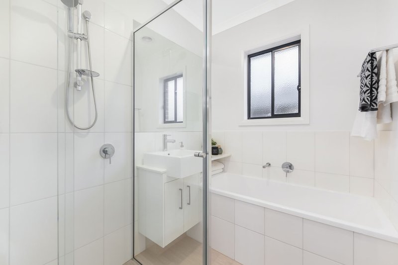 Photo - 6/30-32 Parkland Avenue, Hampton Park VIC 3976 - Image 6