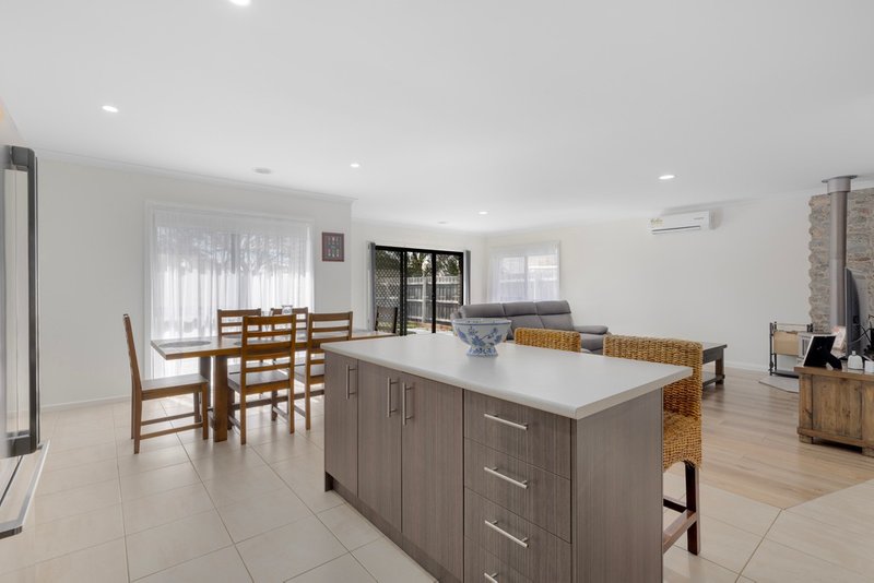 Photo - 6/30 Wynarka Drive, Hoppers Crossing VIC 3029 - Image 8