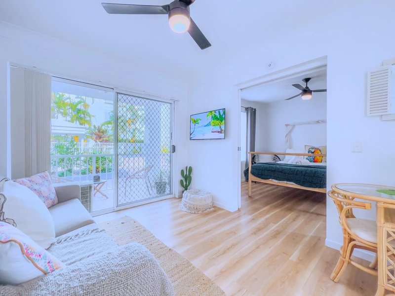 Photo - 6/33 Cypress Avenue, Surfers Paradise QLD 4217 - Image 6
