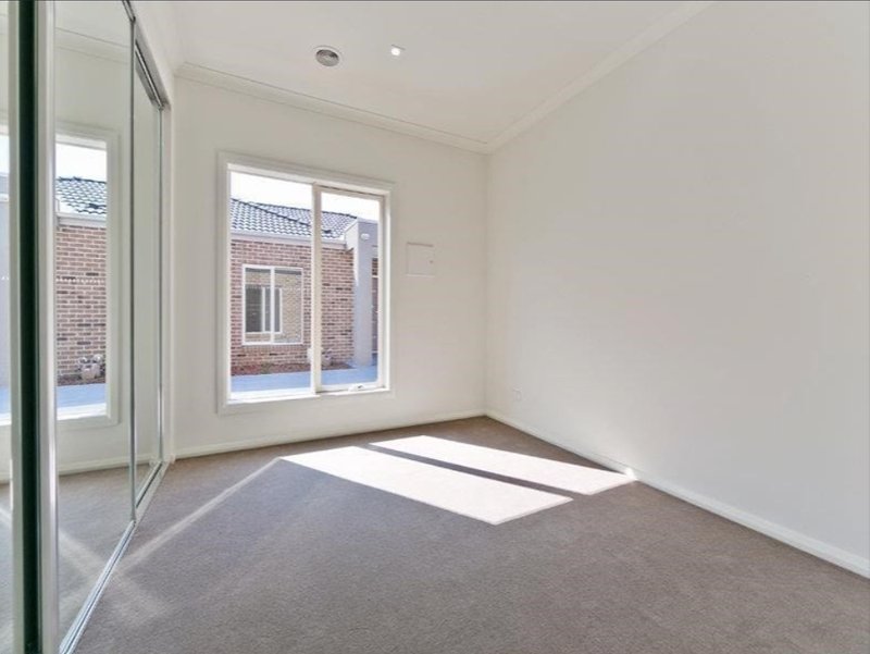 Photo - 6/35-37 Fitzpatrick Drive, Altona Meadows VIC 3028 - Image 4