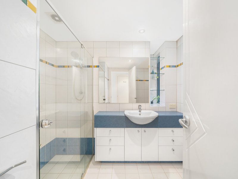 Photo - 6/36-38 Prince Edward Parade, Redcliffe QLD 4020 - Image 18