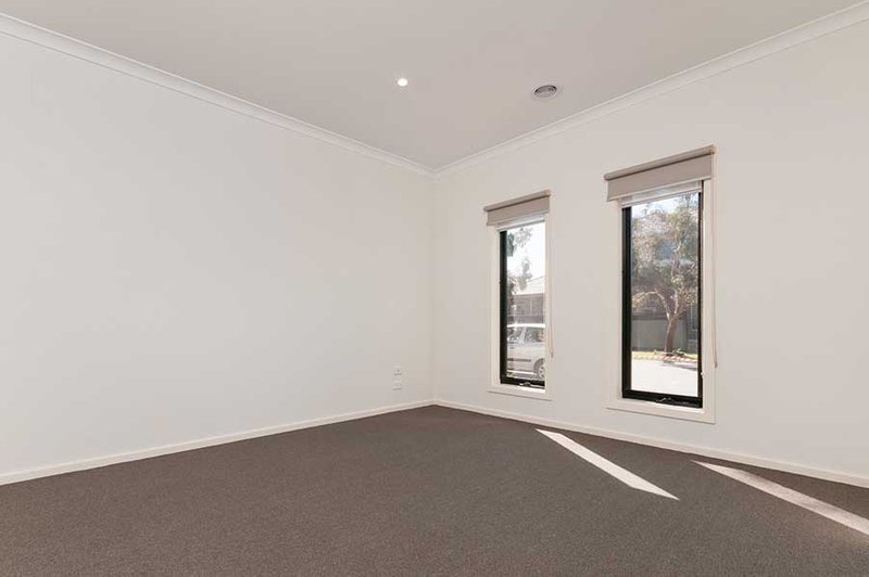 Photo - 6/38 Mallard Circuit, Craigieburn VIC 3064 - Image 8