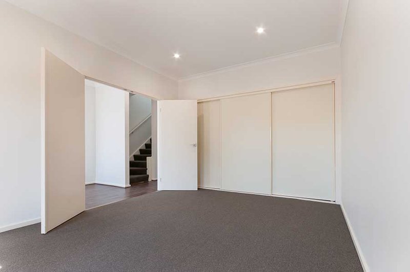 Photo - 6/38 Mallard Circuit, Craigieburn VIC 3064 - Image 9