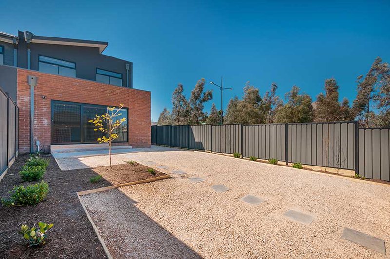 Photo - 6/38 Mallard Circuit, Craigieburn VIC 3064 - Image 12