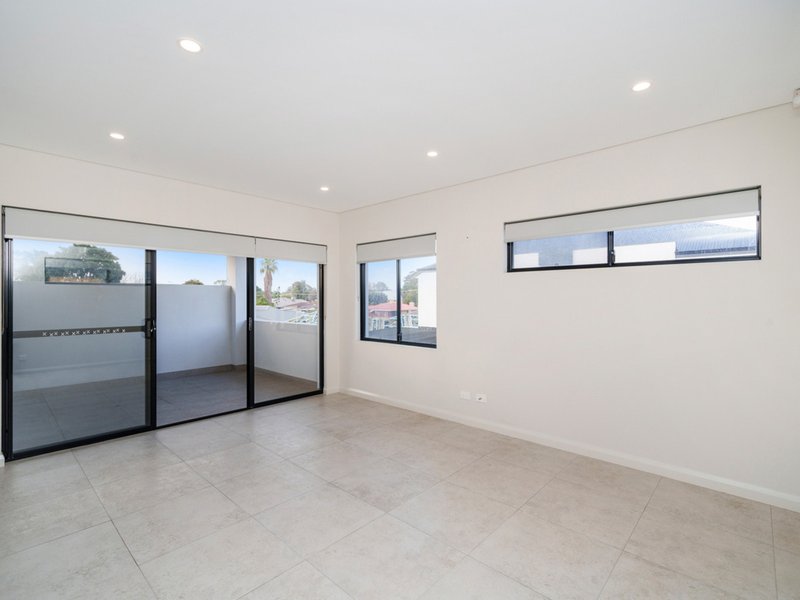 Photo - 6/389 Daly Street, Cloverdale WA 6105 - Image 3