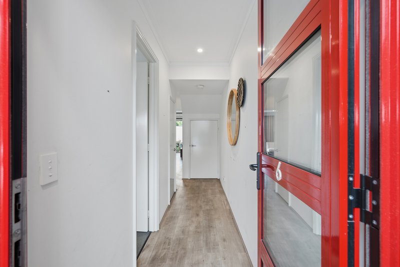 Photo - 6/393 Abernethy Road, Cloverdale WA 6105 - Image 3
