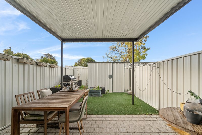 Photo - 6/393 Abernethy Road, Cloverdale WA 6105 - Image 16