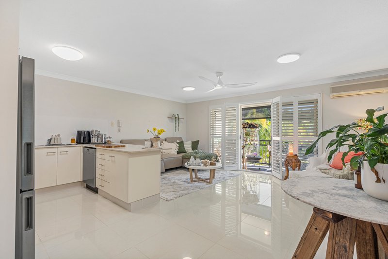 Photo - 6/4-6 Oleander Avenue, Biggera Waters QLD 4216 - Image 2