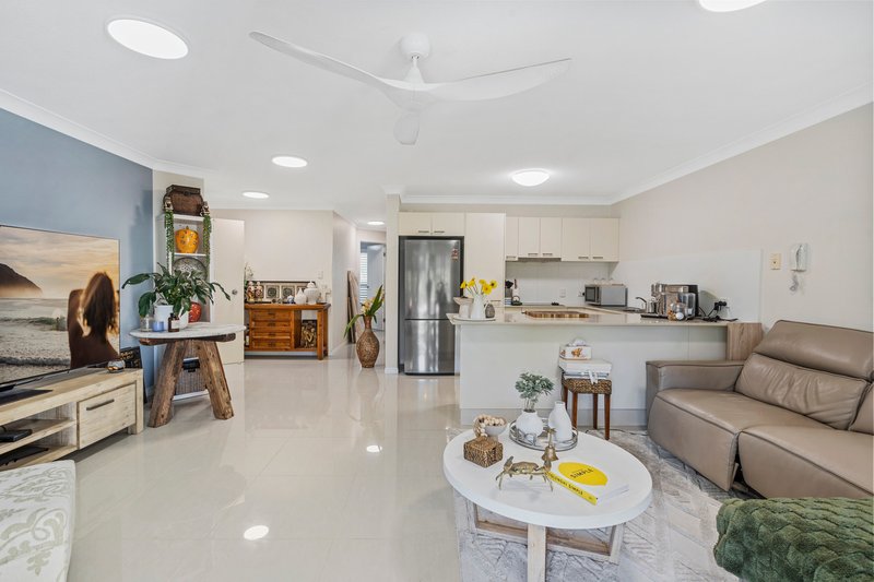 Photo - 6/4-6 Oleander Avenue, Biggera Waters QLD 4216 - Image 3