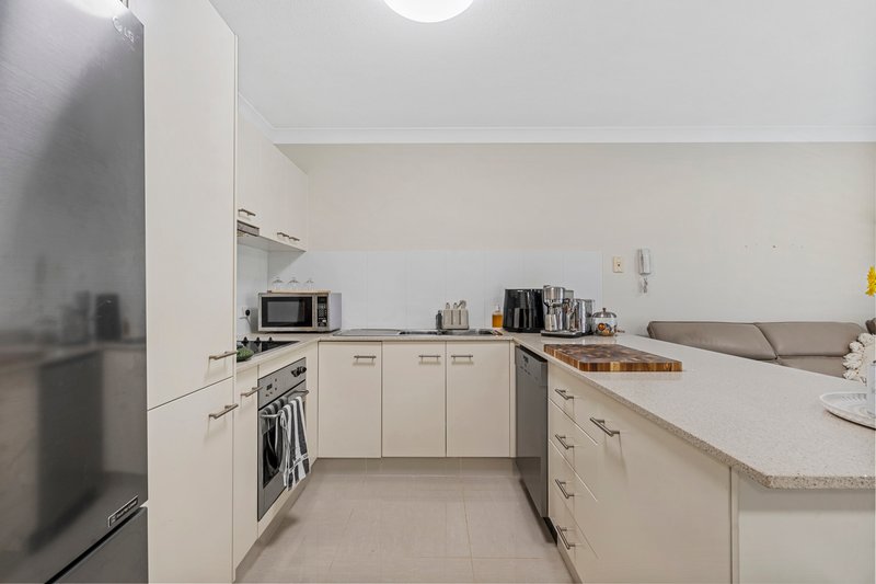 Photo - 6/4-6 Oleander Avenue, Biggera Waters QLD 4216 - Image 4