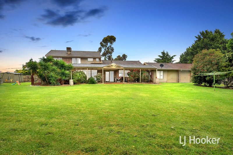 Photo - 64-66 Kennington Park Drive, Endeavour Hills VIC 3802 - Image 23