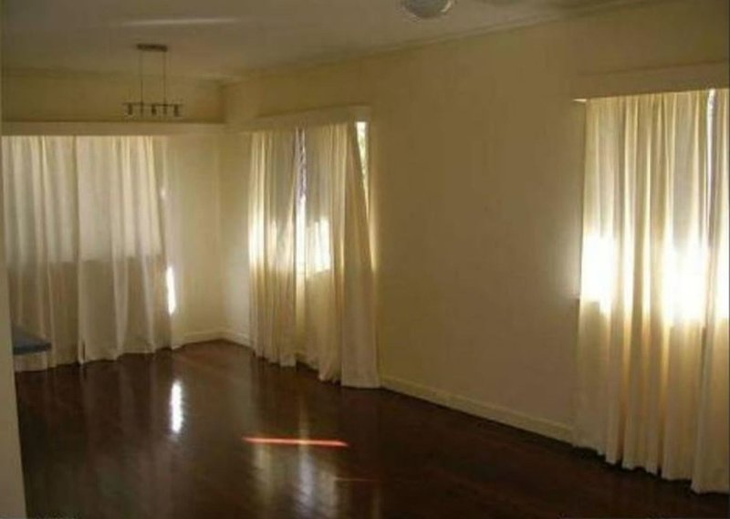 Photo - 64 Abbeville Street, Mount Gravatt East QLD 4122 - Image 2