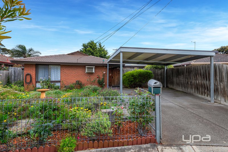 Photo - 64 Aldergate Crescent, Kings Park VIC 3021 - Image 2