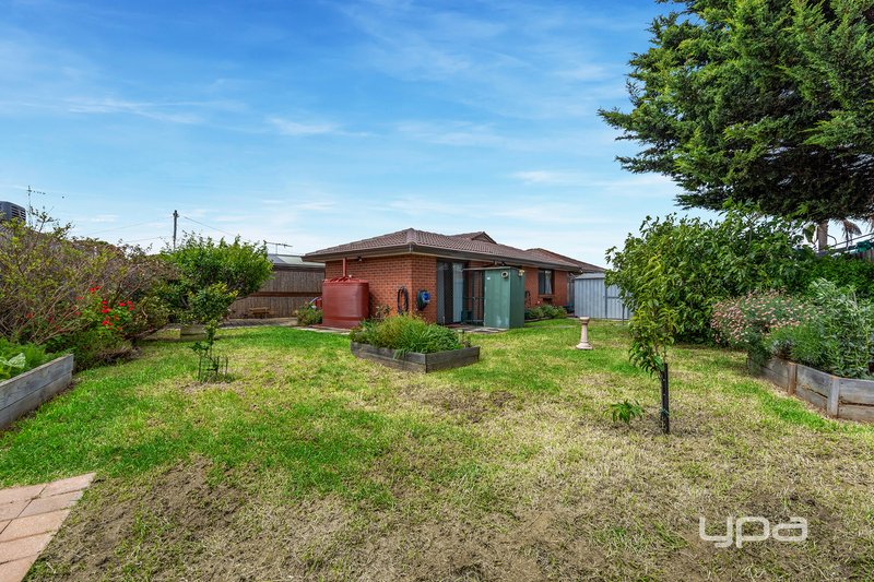 Photo - 64 Aldergate Crescent, Kings Park VIC 3021 - Image 12