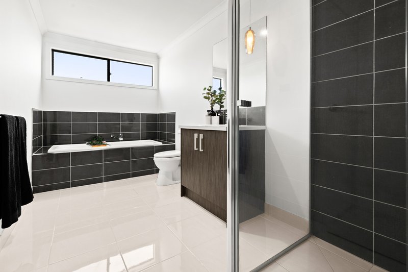 Photo - 64 Aldridge Road, Wyndham Vale VIC 3024 - Image 14