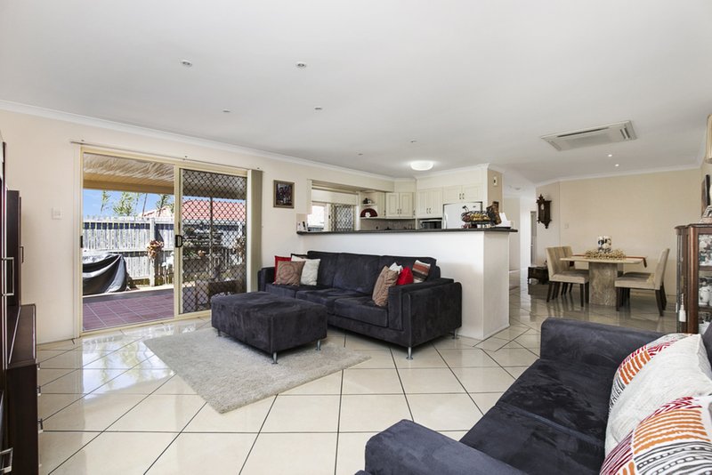 Photo - 64 Amanda Street, Wynnum West QLD 4178 - Image 3