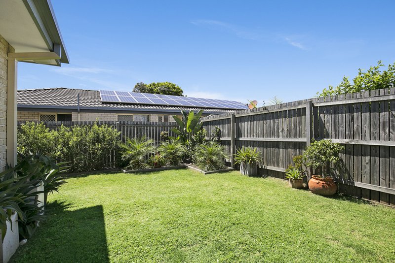 Photo - 64 Amanda Street, Wynnum West QLD 4178 - Image 12