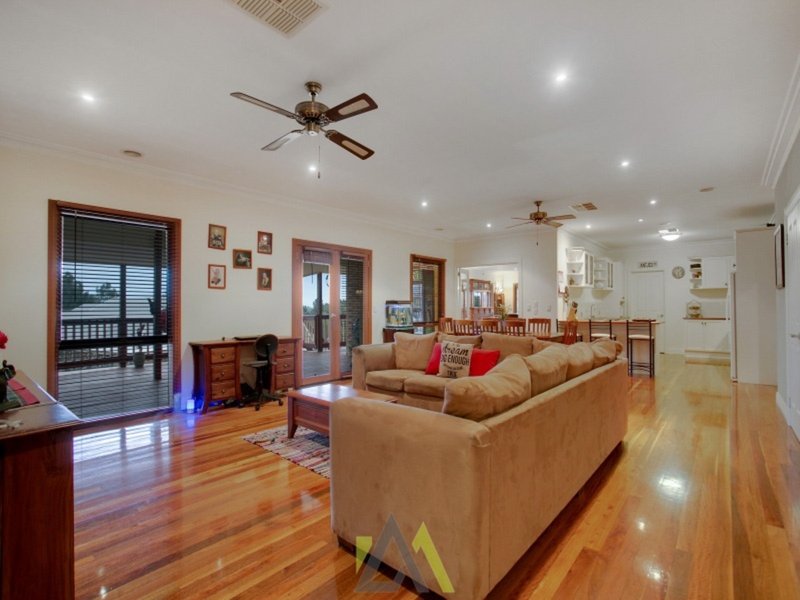 Photo - 64 Apple Berry Avenue, Langwarrin VIC 3910 - Image 6