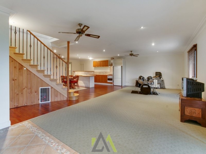 Photo - 64 Apple Berry Avenue, Langwarrin VIC 3910 - Image 7