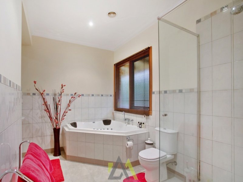 Photo - 64 Apple Berry Avenue, Langwarrin VIC 3910 - Image 12