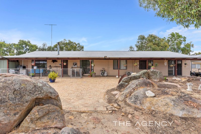 64 Avro Anson Road, Mokine WA 6401