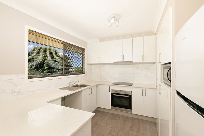 Photo - 64 Barbaralla Drive, Springwood QLD 4127 - Image 2