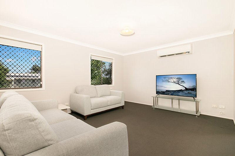 Photo - 64 Barbaralla Drive, Springwood QLD 4127 - Image 3