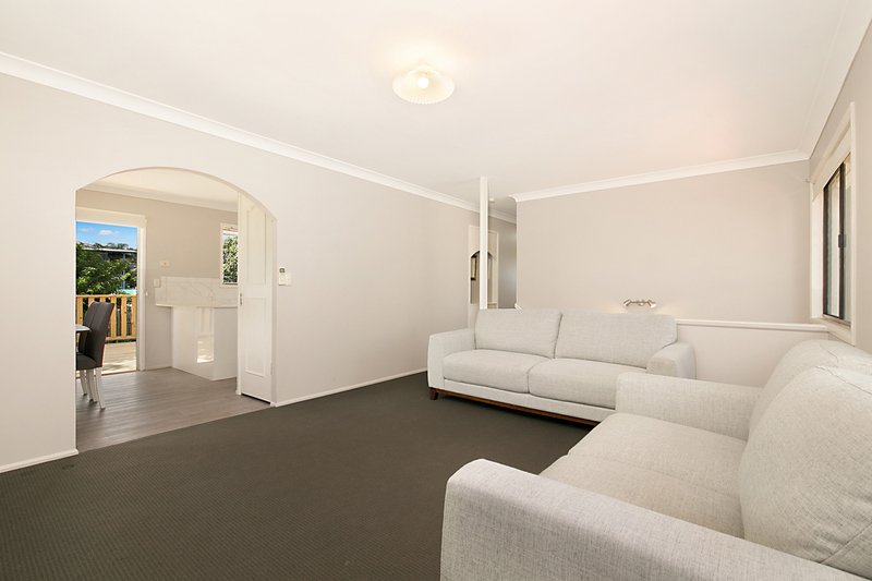 Photo - 64 Barbaralla Drive, Springwood QLD 4127 - Image 5