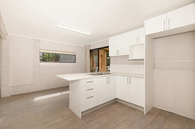 Photo - 64 Barbaralla Drive, Springwood QLD 4127 - Image 8