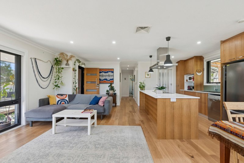 Photo - 64 Bendigo Street, Fisher ACT 2611 - Image 4