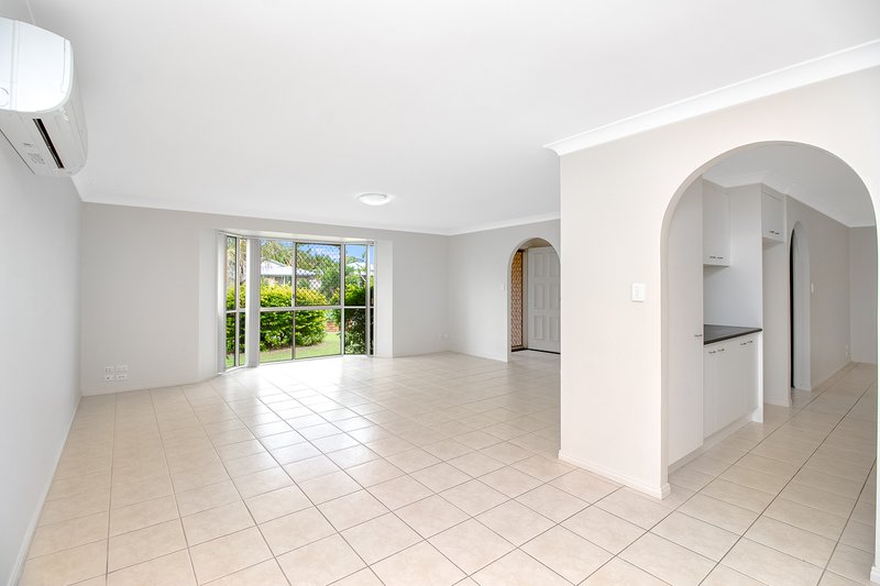 Photo - 64 Bergamont Street, Elanora QLD 4221 - Image 4