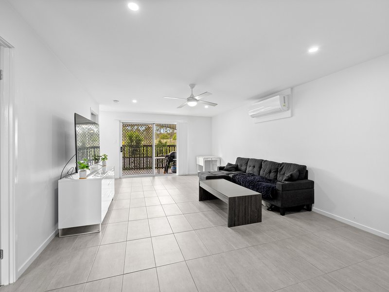 Photo - 64 Blackberry Way, Ripley QLD 4306 - Image 4