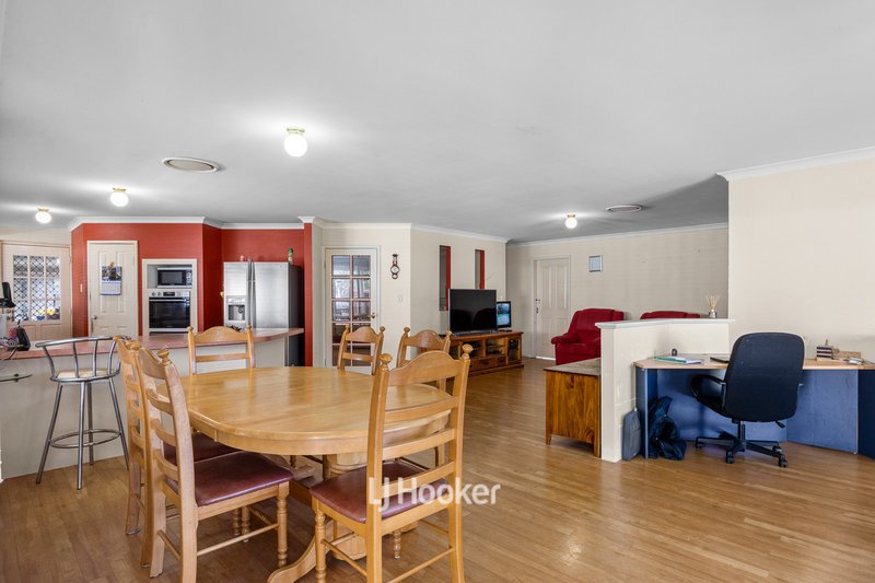 Photo - 64 Braidwood Drive, Australind WA 6233 - Image 11