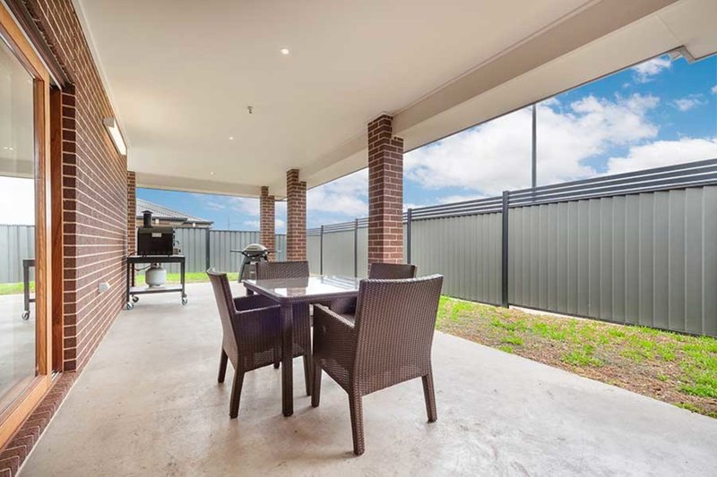 Photo - 64 Brentwick Drive, Craigieburn VIC 3064 - Image 12