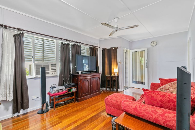 Photo - 64 Chalfont Street, Salisbury QLD 4107 - Image 2