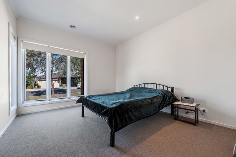 Photo - 64 Corringa Way, Craigieburn VIC 3064 - Image 4