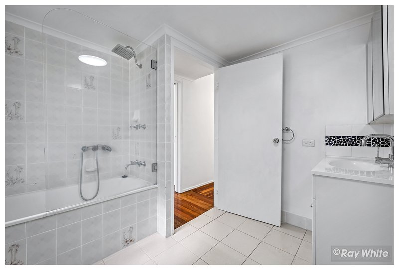 Photo - 64 Davis Street, The Range QLD 4700 - Image 16