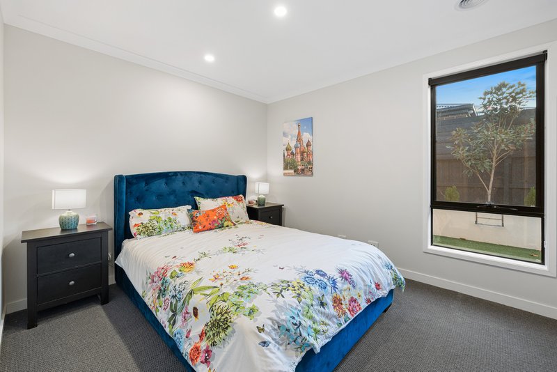 Photo - 64 Dawley Circuit, Werribee VIC 3030 - Image 14