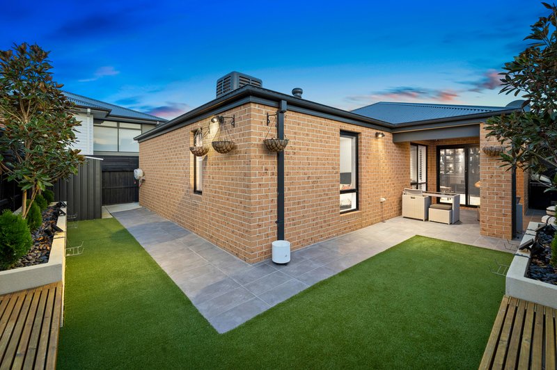 Photo - 64 Dawley Circuit, Werribee VIC 3030 - Image 17