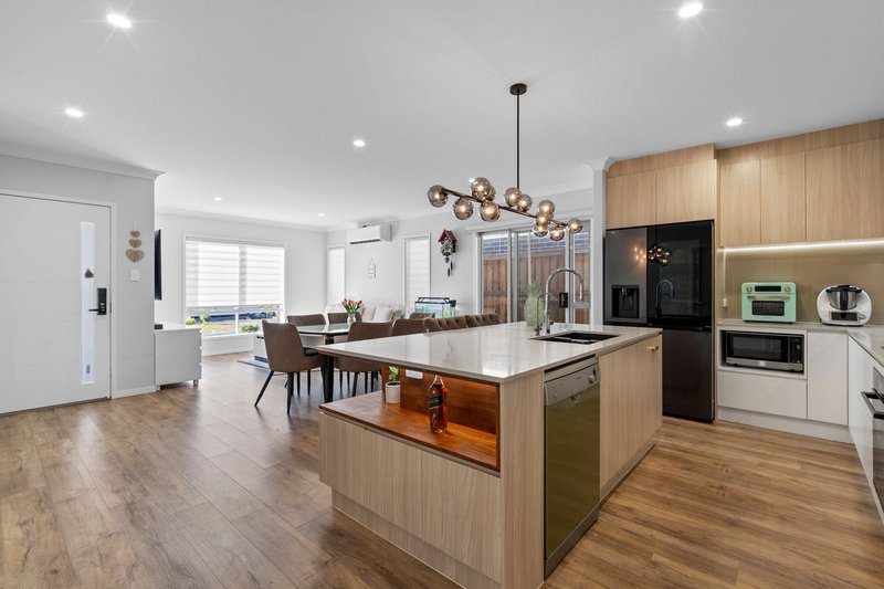 Photo - 64 Doran Circuit, Park Ridge QLD 4125 - Image 2