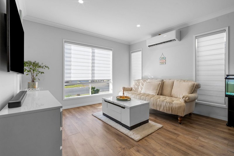 Photo - 64 Doran Circuit, Park Ridge QLD 4125 - Image 7