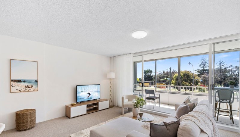 Photo - 6/4 Elizabeth Avenue, Broadbeach QLD 4218 - Image 4