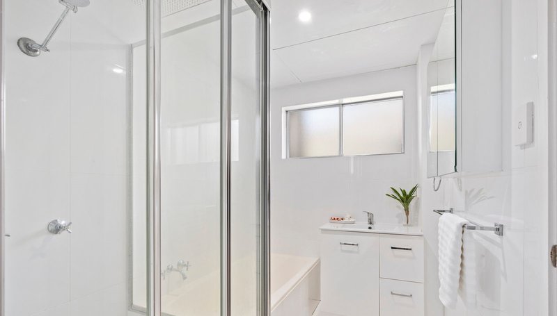 Photo - 6/4 Elizabeth Avenue, Broadbeach QLD 4218 - Image 9