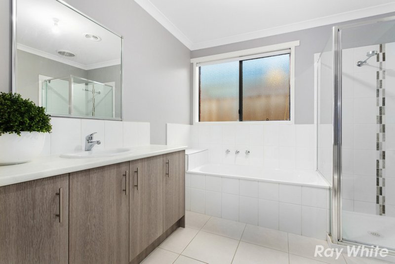 Photo - 64 Greendale Boulevard, Pakenham VIC 3810 - Image 14