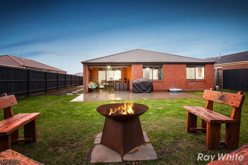 Photo - 64 Greendale Boulevard, Pakenham VIC 3810 - Image 16